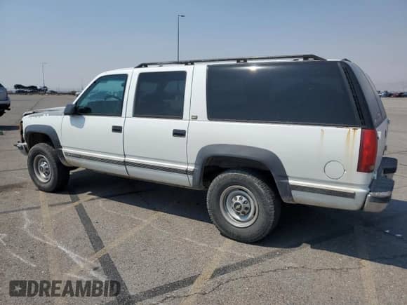 1994 Chevrolet Suburban с VIN 1GNGK26F1RJ444762, выставлен на аукционе Copart как лот 86776674 с пробегом 354 375 миль миль и Списание • Salvage title. История ставок и продаж доступна на DreamBid. Изображение 2.