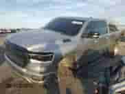 2021 Ram 1500 Big Horn z VIN 1C6SRFMT7MN603839, wystawiony jako Copart lot #47307665 z przebiegiem 94 683 mil mil oraz Szkoda całkowita • Salvage title. Historia ofert i sprzedaży dostępna na DreamBid. Obrazek 1.