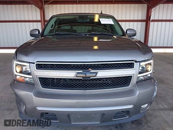 2007 Chevrolet Suburban LS с VIN 1GNFC16057J236556, выставлен на аукционе IAAI как лот 43237366 с пробегом Не указан миль и . История ставок и продаж доступна на DreamBid. Изображение 12.