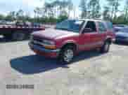 1999 Chevrolet Blazer LS z VIN 1GNDT13W8X2207479, wystawiony jako IAAI lot #42598356 z przebiegiem 192 654 mil mil oraz . Historia ofert i sprzedaży dostępna na DreamBid. Obrazek 2.