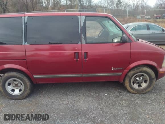 1997 Chevrolet Astro z VIN 1GNDM19WXVB135217, wystawiony jako IAAI lot #41753429 z przebiegiem 133 593 mil mil oraz . Historia ofert i sprzedaży dostępna na DreamBid. Obrazek 14.