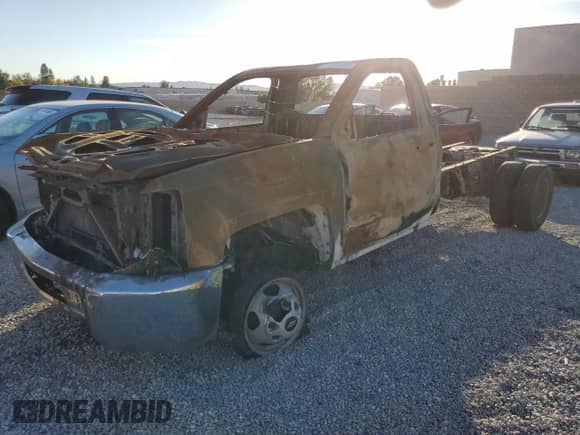 2015 Chevrolet Silverado 3500 с VIN 1GB3CYC8XFF592988, выставлен на аукционе Copart как лот 75781763 с пробегом Не указан миль и На запчасти • Non repairable. История ставок и продаж доступна на DreamBid. Изображение 1.