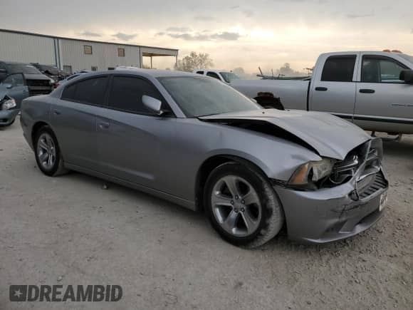 2013 Dodge Charger SE z VIN 2C3CDXBG3DH678557, wystawiony jako Copart lot #72229124 z przebiegiem 150 690 mil mil oraz Szkoda całkowita • Salvage title. Historia ofert i sprzedaży dostępna na DreamBid. Obrazek 4.