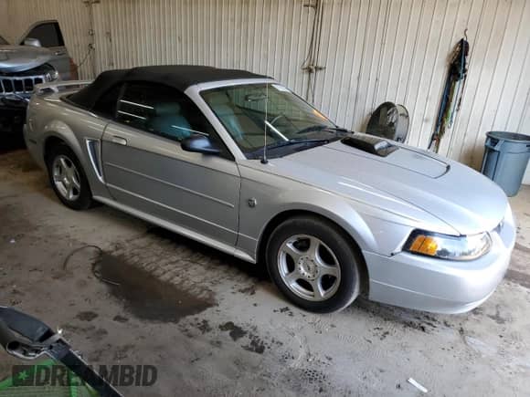 2004 Ford Mustang Deluxe z VIN 1FAFP44404F123171, wystawiony jako Copart lot #67925535 z przebiegiem 138 707 mil mil oraz Szkoda całkowita • Salvage title. Historia ofert i sprzedaży dostępna na DreamBid. Obrazek 4.
