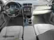 2017 Toyota Camry Hybrid LE z VIN 4T1BD1FK1HU221487, wystawiony jako Copart lot #80256005 z przebiegiem 51 986 mil mil oraz Szkoda całkowita • Salvage title. Historia ofert i sprzedaży dostępna na DreamBid. Obrazek 8.