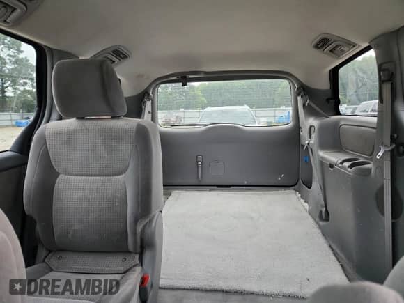 2010 Toyota Sienna CE z VIN 5TDKK4CC2AS297884, wystawiony jako Copart lot #67843815 z przebiegiem 171 954 mil mil oraz Szkoda całkowita • Salvage title. Historia ofert i sprzedaży dostępna na DreamBid. Obrazek 10.