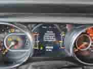 2022 Jeep Wrangler Unlimited Sahara Altitude с VIN 1C4HJXEG4NW137512, выставлен на аукционе Copart как лот 56037115 с пробегом Не указан миль и Списание • Salvage title. История ставок и продаж доступна на DreamBid. Изображение 9.