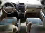 2010 Toyota Sienna CE z VIN 5TDKK4CC4AS315740, wystawiony jako Copart lot #82469755 z przebiegiem 256 689 mil mil oraz Czysty tytuł • Clean title. Historia ofert i sprzedaży dostępna na DreamBid. Obrazek 8.