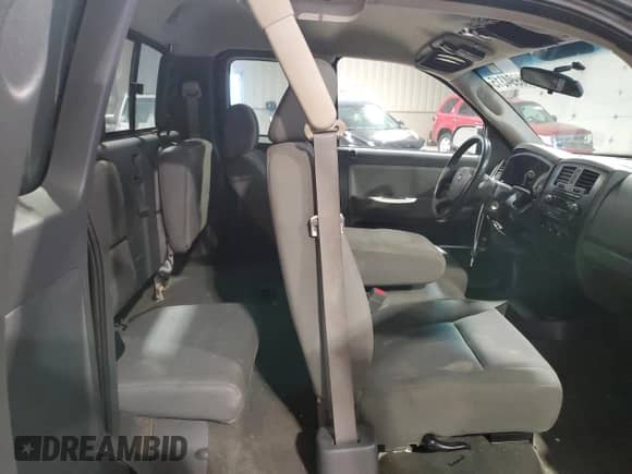 2006 Dodge Dakota z VIN 1D7HW22N46S715954, wystawiony jako Copart lot #68994315 z przebiegiem 87 989 mil mil oraz Czysty tytuł • Clean title. Historia ofert i sprzedaży dostępna na DreamBid. Obrazek 10.