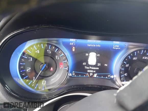 2018 Chrysler 300 S с VIN 2C3CCAGG9JH165415, выставлен на аукционе IAAI как лот 41336125 с пробегом 86 566 миль миль и . История ставок и продаж доступна на DreamBid. Изображение 7.