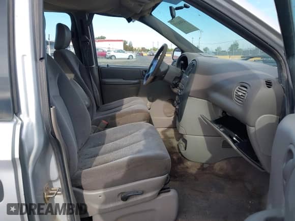 2003 Dodge Caravan with VIN 1D8GP25B13B329381, listed as a IAAI auction lot 43084315 with 194,166 mi miles and . Bid and sale history available at DreamBid. Image 5.