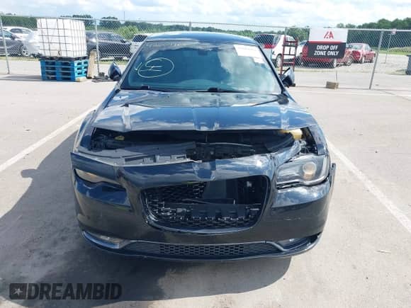 2015 Chrysler 300 S с VIN 2C3CCAGG1FH922928, выставлен на аукционе IAAI как лот 42604963 с пробегом 104 241 миль миль и . История ставок и продаж доступна на DreamBid. Изображение 6.