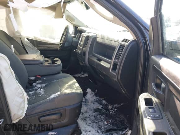 2019 Ram 1500 Express z VIN 1C6RR7FG0KS533796, wystawiony jako IAAI lot #41690178 z przebiegiem 91 504 mil mil oraz . Historia ofert i sprzedaży dostępna na DreamBid. Obrazek 5.