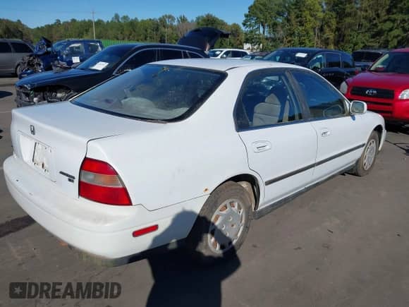 1994 Honda Accord LX с VIN 1HGCD5635RA129215, выставлен на аукционе IAAI как лот 43467262 с пробегом 214 151 миль миль и . История ставок и продаж доступна на DreamBid. Изображение 4.