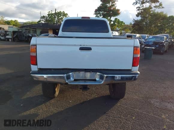 2002 Toyota Tacoma z VIN 5TEWN72N92Z065123, wystawiony jako IAAI lot #42571727 z przebiegiem 206 384 mil mil oraz . Historia ofert i sprzedaży dostępna na DreamBid. Obrazek 17.