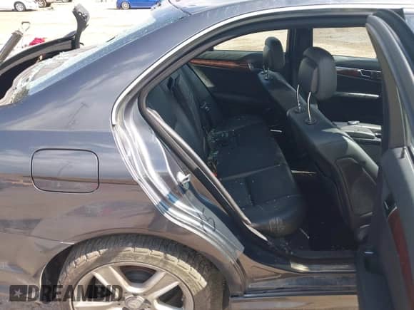 2010 Mercedes-Benz C 300 Sport с VIN WDDGF8BB8AR127074, выставлен на аукционе IAAI как лот 43303445 с пробегом 144 799 миль миль и . История ставок и продаж доступна на DreamBid. Изображение 8.