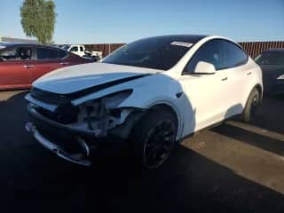 2024 Tesla Model Y Long Range with VIN 7SAYGDEE4RF158417, listed as a Copart auction lot 82092035 with 7,756 mi miles and Salvage title. Bid and sale history available at DreamBid. Image 1.