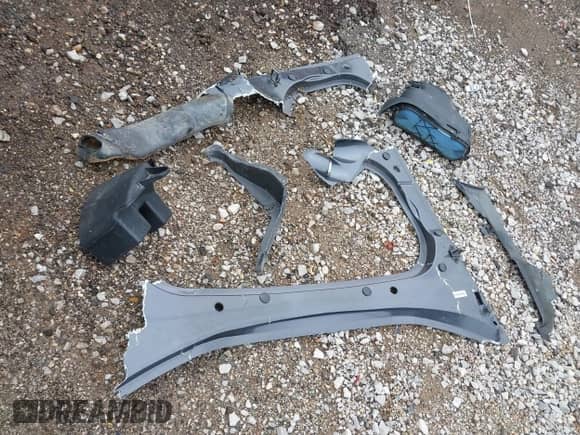 2010 Chevrolet Corvette Z16 Grand Sport 3LT z VIN 1G1YW2DW9A5102907, wystawiony jako IAAI lot #42054489 z przebiegiem 44 569 mil mil oraz . Historia ofert i sprzedaży dostępna na DreamBid. Obrazek 12.