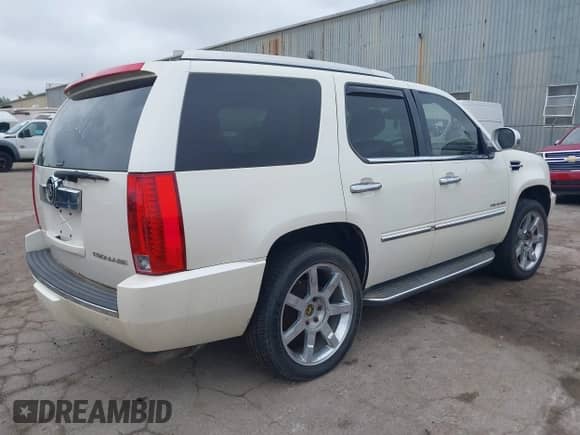 2012 Cadillac Escalade Luxury с VIN 1GYS4BEF4CR120481, выставлен на аукционе IAAI как лот 42423588 с пробегом Не указан миль и . История ставок и продаж доступна на DreamBid. Изображение 4.