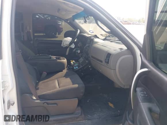 2013 Chevrolet Silverado 1500 LS z VIN 3GCPCREA1DG158439, wystawiony jako IAAI lot #43069128 z przebiegiem 234 152 mil mil oraz . Historia ofert i sprzedaży dostępna na DreamBid. Obrazek 5.