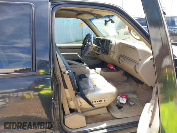 2000 Cadillac Escalade with VIN 1GYEK63R5YR208597, listed as a IAAI auction lot 43077206 with 298,699 mi miles and . Bid and sale history available at DreamBid. Image 5.