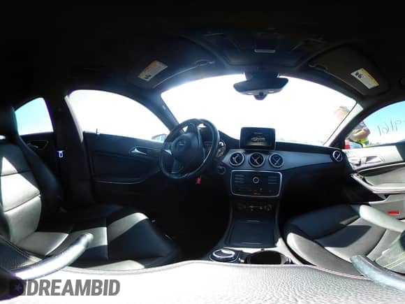 2015 Mercedes-Benz CLA 250 z VIN WDDSJ4GB3FN214230, wystawiony jako IAAI lot #42699161 z przebiegiem 159 405 mil mil oraz . Historia ofert i sprzedaży dostępna na DreamBid. Obrazek 18.