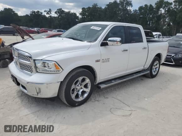 2017 Ram 1500 Laramie z VIN 1C6RR6NT5HS596782, wystawiony jako Copart lot #66124135 z przebiegiem 108 009 mil mil oraz Szkoda całkowita • Salvage title. Historia ofert i sprzedaży dostępna na DreamBid. Obrazek 1.