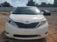 2013 Toyota Sienna XLE с VIN 5TDDK3DC5DS070856, выставлен на аукционе Copart как лот 80493635 с пробегом 140 471 миль миль и Списание • Salvage title. История ставок и продаж доступна на DreamBid. Изображение 5.