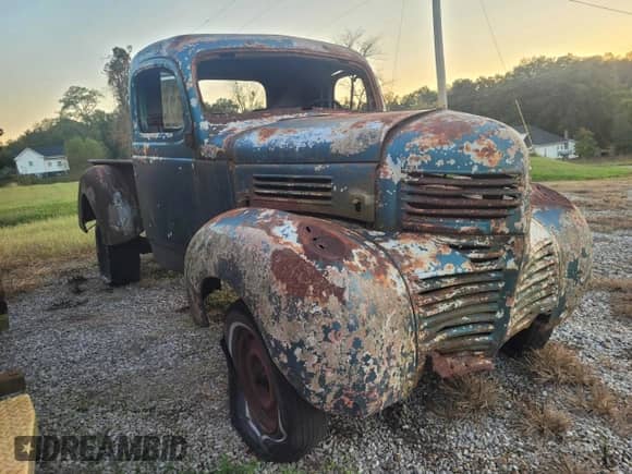 1946 Dodge RAM z VIN 81190629, wystawiony jako Copart lot #46194265 z przebiegiem 9 999 mil mil oraz Czysty tytuł • Clean title. Historia ofert i sprzedaży dostępna na DreamBid. Obrazek 1.