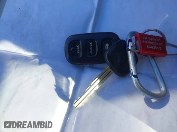 2003 Toyota Camry LE z VIN JTDBE32K530243477, wystawiony jako IAAI lot #43506112 z przebiegiem 260 454 mil mil oraz . Historia ofert i sprzedaży dostępna na DreamBid. Obrazek 11.