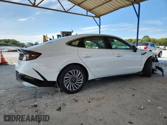 2024 Hyundai Sonata Limited с VIN KMHL54JJ1RA087407, выставлен на аукционе Copart как лот 70543765 с пробегом 27 169 миль миль и Списание • Salvage title. История ставок и продаж доступна на DreamBid. Изображение 3.