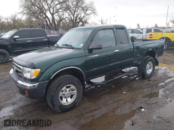 2000 Toyota Tacoma with VIN 4TAWM72N6YZ683194, listed as a IAAI auction lot 42113384 with 174,601 mi miles and . Bid and sale history available at DreamBid. Image 2.