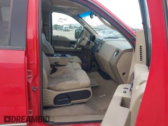 2006 Ford F-150 XLT z VIN 1FTRW12W16KC00590, wystawiony jako IAAI lot #42645572 z przebiegiem Nie podano mil oraz . Historia ofert i sprzedaży dostępna na DreamBid. Obrazek 5.