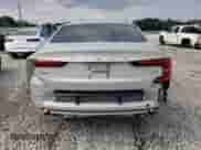 2019 Volvo S60 R-Design z VIN 7JR102FMXKG015692, wystawiony jako Copart lot #57598173 z przebiegiem 26 004 mil mil oraz . Historia ofert i sprzedaży dostępna na DreamBid. Obrazek 6.