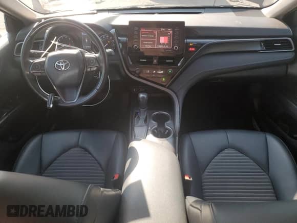 2021 Toyota Camry SE z VIN 4T1G11AK7MU598244, wystawiony jako Copart lot #86686355 z przebiegiem 82 785 mil mil oraz Szkoda całkowita • Salvage title. Historia ofert i sprzedaży dostępna na DreamBid. Obrazek 8.