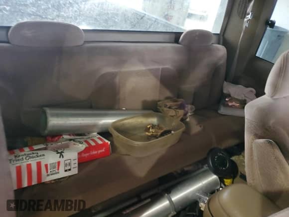 1995 GMC Sierra 1500 z VIN 2GTEC19K2S1558740, wystawiony jako Copart lot #69398185 z przebiegiem 386 899 mil mil oraz Szkoda całkowita • Salvage title. Historia ofert i sprzedaży dostępna na DreamBid. Obrazek 10.
