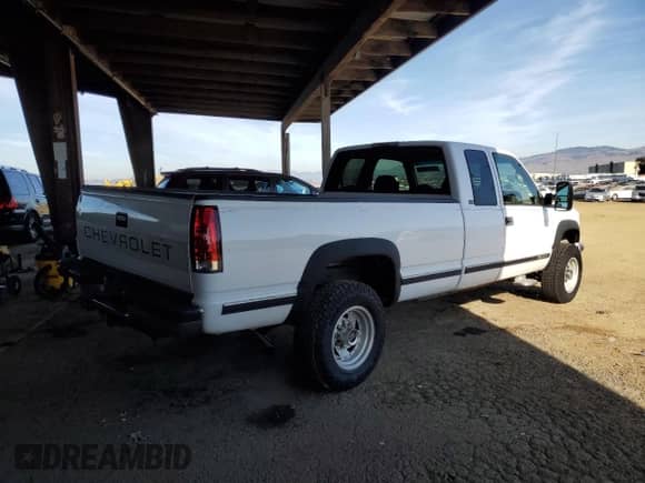 1997 Chevrolet Silverado 2500 с VIN 1GCGK29J2VE112793, выставлен на аукционе Copart как лот 84114834 с пробегом 208 680 миль миль и Списание • Salvage title. История ставок и продаж доступна на DreamBid. Изображение 3.