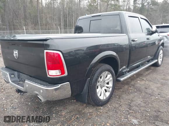 2016 Ram 1500 Limited z VIN 1C6RR7WM4GS125993, wystawiony jako IAAI lot #41394198 z przebiegiem 113 681 mil mil oraz . Historia ofert i sprzedaży dostępna na DreamBid. Obrazek 4.