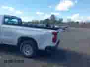 2019 Chevrolet Silverado 1500 Work Truck z VIN 3GCNYAEH4KG250794, wystawiony jako IAAI lot #43355738 z przebiegiem 45 132 mil mil oraz . Historia ofert i sprzedaży dostępna na DreamBid. Obrazek 6.