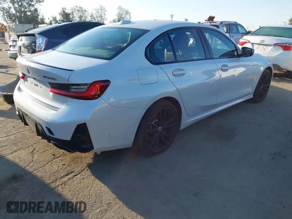 2023 BMW 3 Series M340i xDrive z VIN 3MW49FF09P8C88244, wystawiony jako IAAI lot #42131672 z przebiegiem 23 330 mil mil oraz . Historia ofert i sprzedaży dostępna na DreamBid. Obrazek 4.