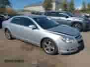 2011 Chevrolet Malibu 1LT z VIN 1G1ZC5E11BF348461, wystawiony jako IAAI lot #43412121 z przebiegiem 243 538 mil mil oraz . Historia ofert i sprzedaży dostępna na DreamBid. Obrazek 1.