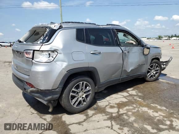 2019 Jeep Compass Latitude z VIN 3C4NJCBB3KT769536, wystawiony jako Copart lot #68518575 z przebiegiem 115 621 mil mil oraz Szkoda całkowita • Salvage title. Historia ofert i sprzedaży dostępna na DreamBid. Obrazek 3.