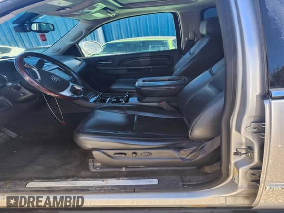 2013 Cadillac Escalade ESV Luxury с VIN 1GYS4HEF3DR217482, выставлен на аукционе IAAI как лот 41508364 с пробегом 200 364 миль миль и . История ставок и продаж доступна на DreamBid. Изображение 5.