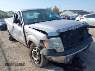 2010 Ford F-150 XL z VIN 1FTMF1EW6AKB71117, wystawiony jako IAAI lot #43291511 z przebiegiem 102 611 mil mil oraz . Historia ofert i sprzedaży dostępna na DreamBid. Obrazek 1.