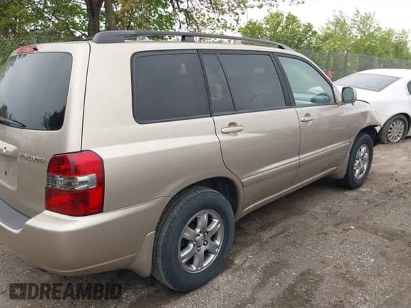 2004 Toyota Highlander with VIN JTEEP21A540010349, listed as a IAAI auction lot 42376355 with 272,792 mi miles and . Bid and sale history available at DreamBid. Image 4.
