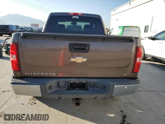 2008 Chevrolet Silverado 1500 LTZ with VIN 2GCEK13M981163623, listed as a Copart auction lot 70932835 with 158,096 mi miles and Salvage title. Bid and sale history available at DreamBid. Image 6.