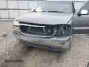 2002 GMC Sierra 1500 SLE z VIN 2GTEC19V321311642, wystawiony jako IAAI lot #41508743 z przebiegiem 262 362 mil mil oraz . Historia ofert i sprzedaży dostępna na DreamBid. Obrazek 6.