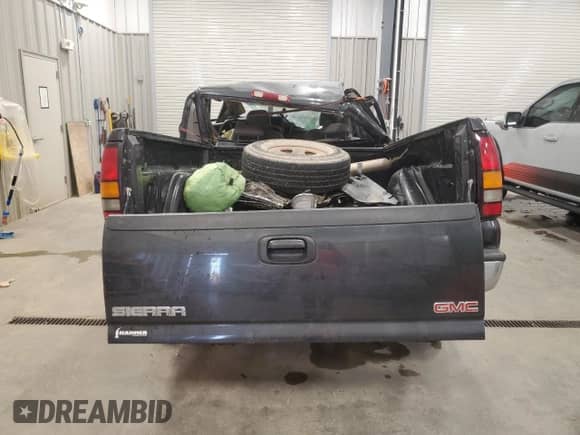 2004 GMC Sierra 1500 SLT z VIN 2GTEK19TX41177099, wystawiony jako Copart lot #67856925 z przebiegiem Nie podano mil oraz Czysty tytuł • Clean title. Historia ofert i sprzedaży dostępna na DreamBid. Obrazek 6.