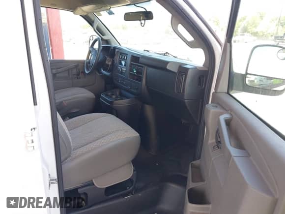 2019 Chevrolet Express Cargo с VIN 1GCWGAFG1K1232961, выставлен на аукционе IAAI как лот 42175897 с пробегом 133 311 миль миль и . История ставок и продаж доступна на DreamBid. Изображение 5.