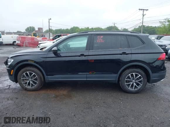 2021 Volkswagen Tiguan S z VIN 3VV0B7AX3MM031908, wystawiony jako IAAI lot #42504384 z przebiegiem 42 510 mil mil oraz . Historia ofert i sprzedaży dostępna na DreamBid. Obrazek 14.